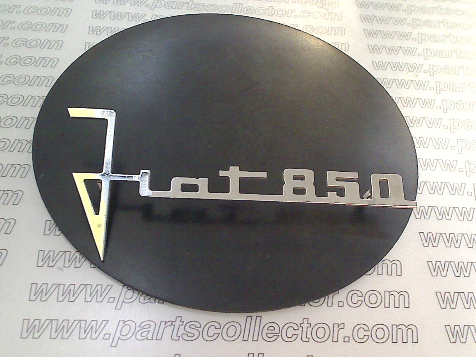 FIAT 850 BADGE